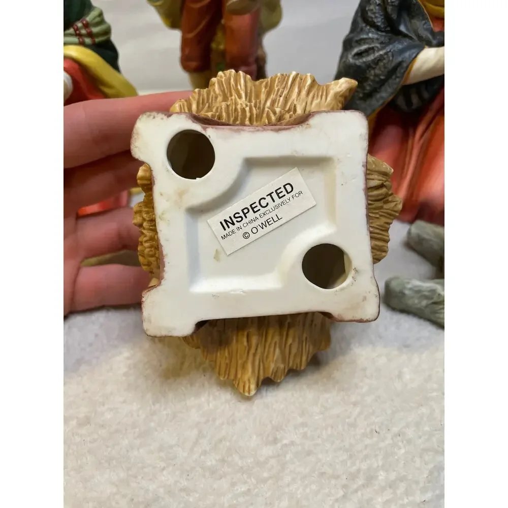 Vintage Grandeur Noel O' Well 5 Piece Nativity Set